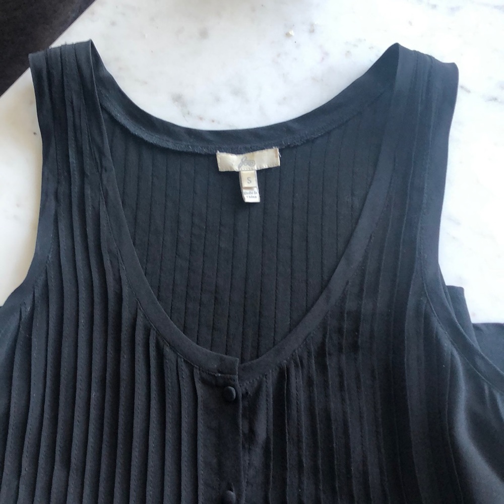 Chic, black blouse